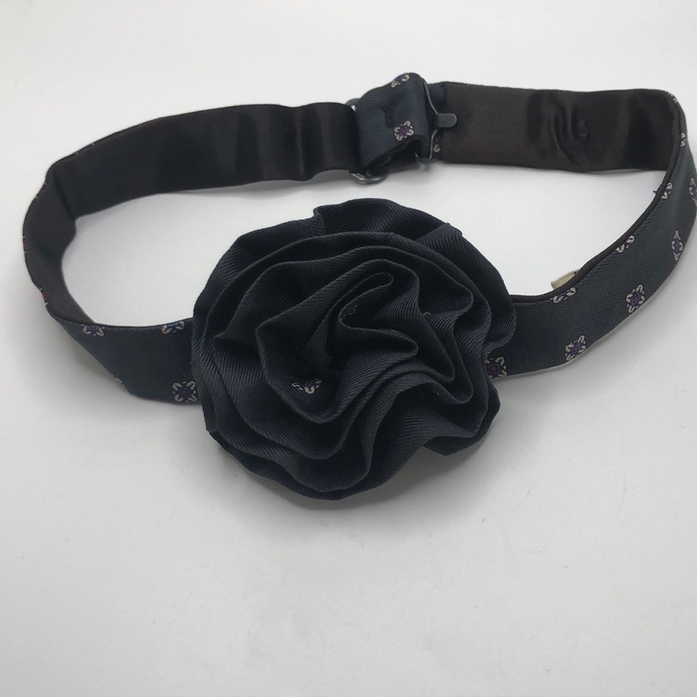 Jos. A. Bank Flower Neck Bend. VTG Rare Find All silk